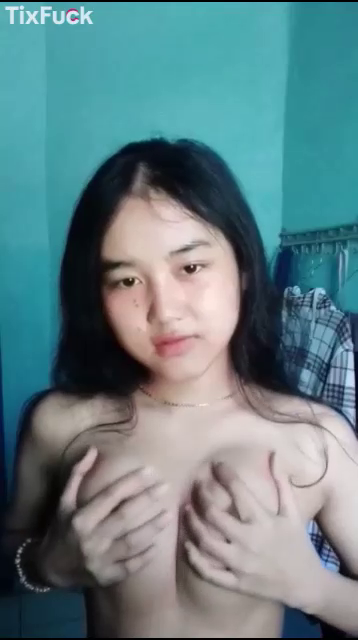 Saskia - Indonesian School Girl Groping Her Big Tits,Indonesian schoolgirl Saskia teases viewers with her reveals. The video is an up-close, intimate experience of her seductively groping her bust.