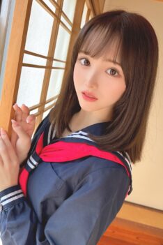 Momo Shiraishi,Momo Shiraishi, born April 30, 2002, debuted on September 23, 2023. With C-cup measurements and a slim figure, she stands out for her youthful charm.